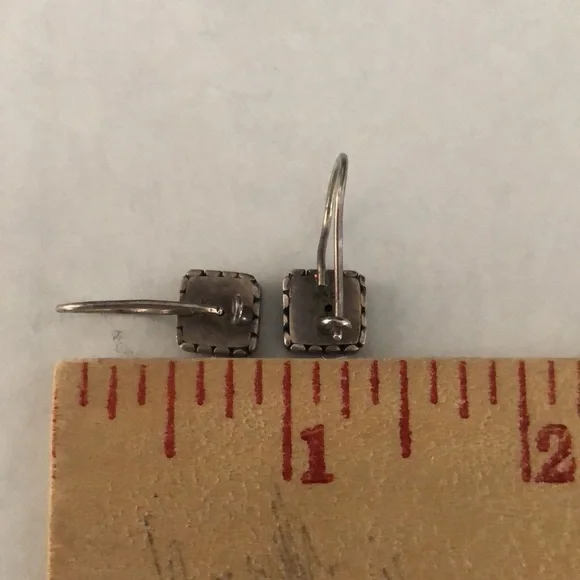 Dotted squares circle motif drop earrings - Picture 8 of 9